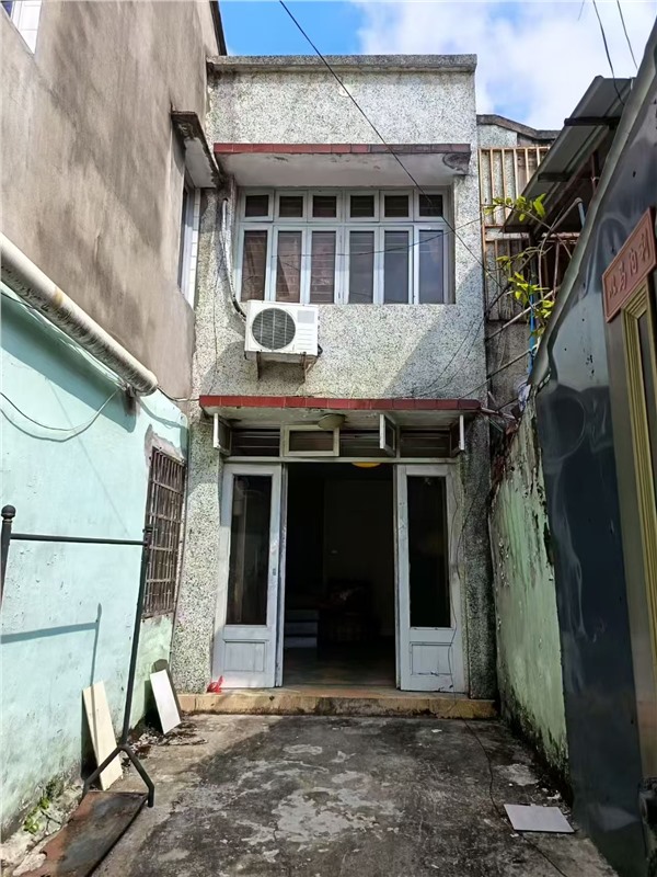 古厢巷18号大院内 108平米 206万 不占名额 带独用院子