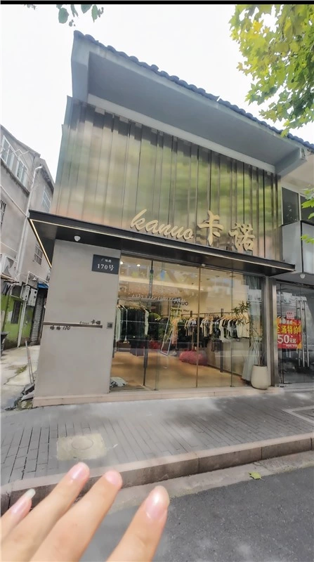 广场路正街店连屋年租22万 122平米 498万 初中小学都不占名额