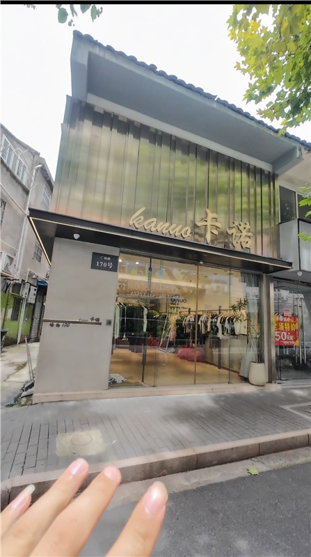 广场路正街店连屋年租22万 122平米 498万 初中小学都不占名额