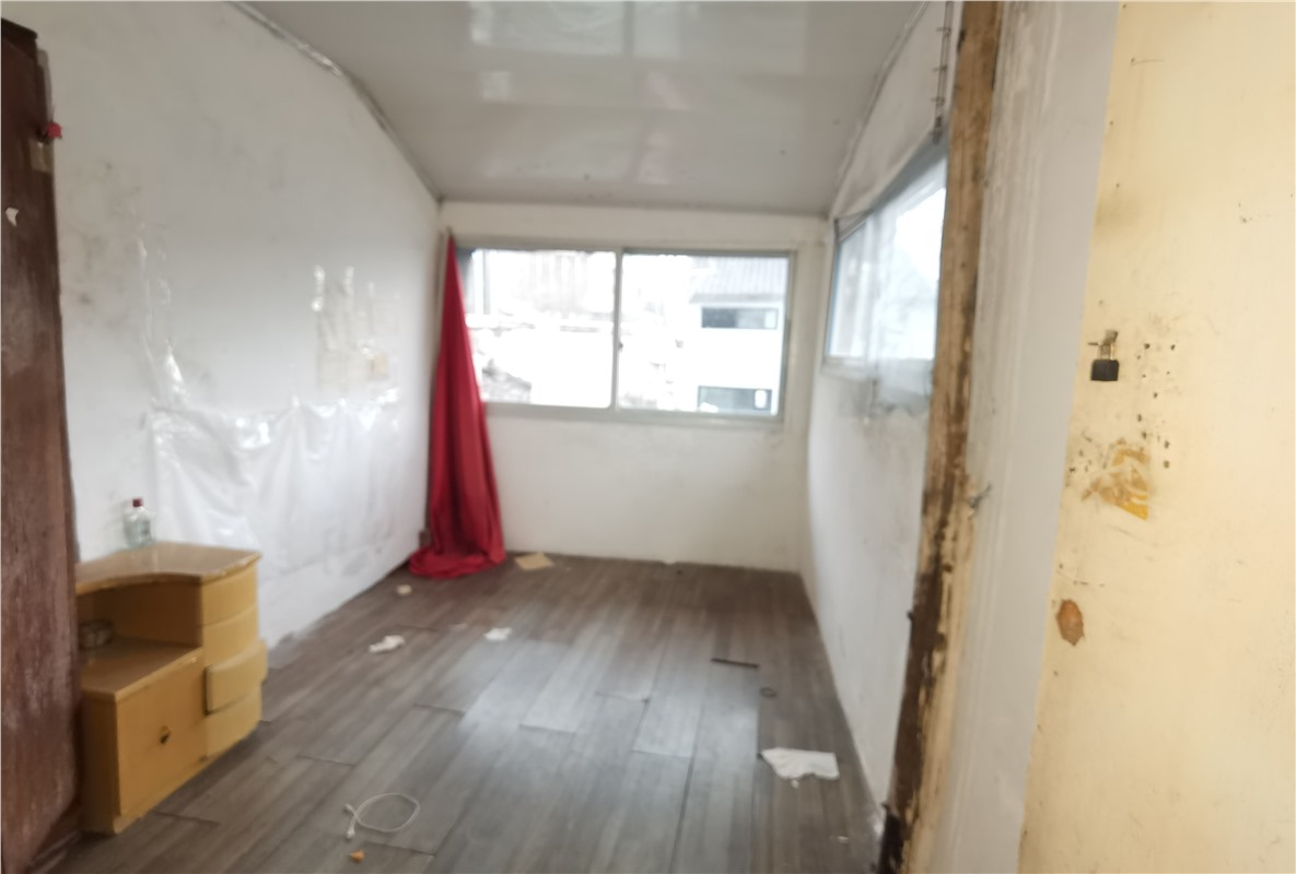 仓桥街168弄内落地房3层 49平米 138万