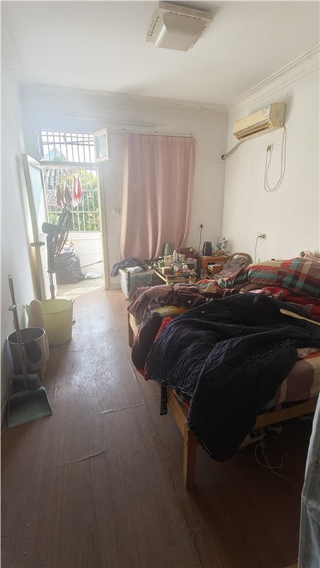 仓桥街20号宿舍楼3楼南边间 38平米 135万