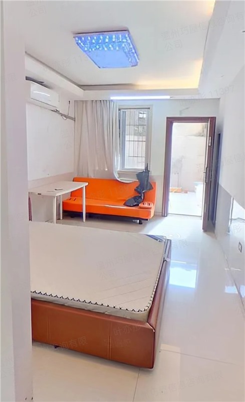 金锁31号宿舍楼1楼 38平米带独用院子 132万