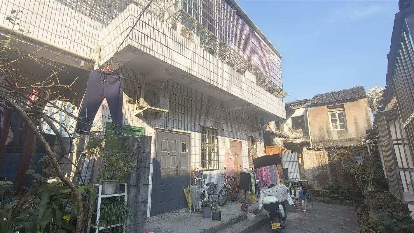金锁匙巷64号大院内 1-2楼落地房 62平米188万 2026读书