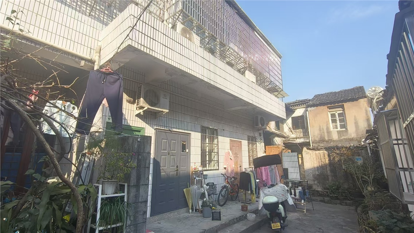 金锁匙巷64号大院内 1-2楼落地房 62平米188万 2026读书