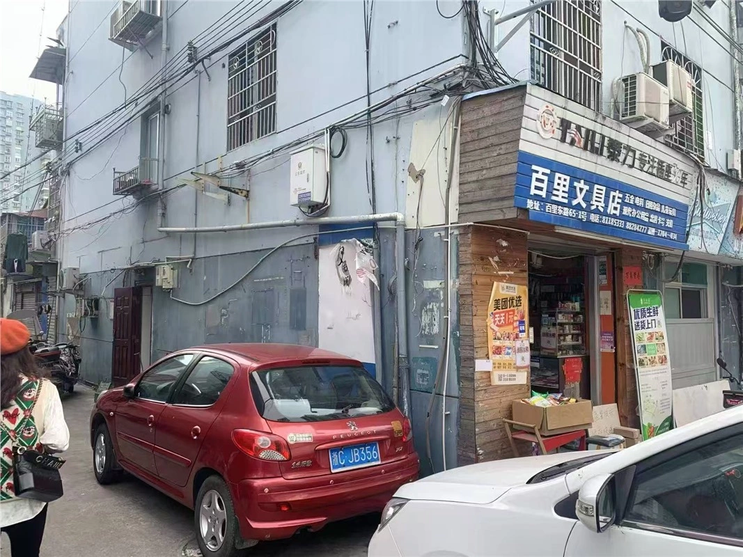 百东65-1-101 50.75平米 住宅做店面 135万